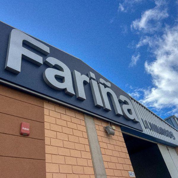 fachada rótulos fariña en Tenerife